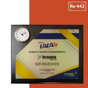 RECONOCIMINETO TAMAÑO CARTA  EN BASE MDF COLOR CHERRY CON RELOJ